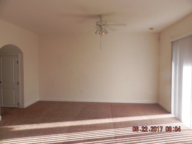 Building Photo - Townhome in La Fortuna, Kissimmee