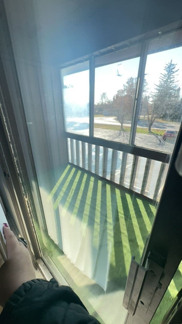 Building Photo - Near Local Restaurants and Shops with Private Screened Porch!