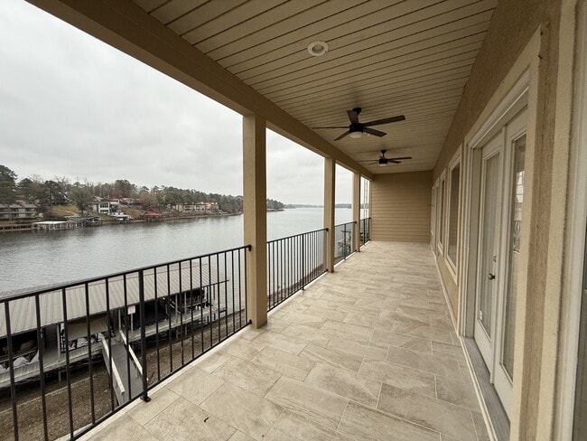 Building Photo - 225 Lookout Point