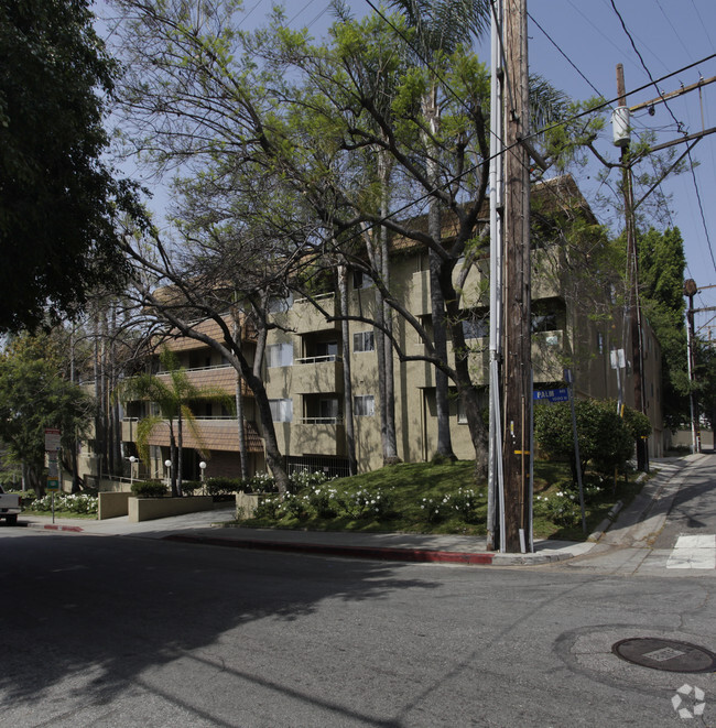 Building Photo - 1011 N Palm Ave