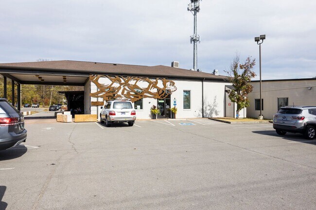 Building Photo - 1540 Lebanon Pike