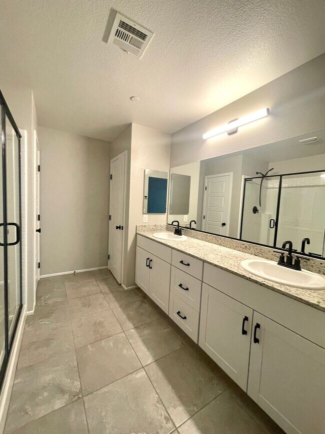 Building Photo - Beautiful Home in Valley Vista Available S...