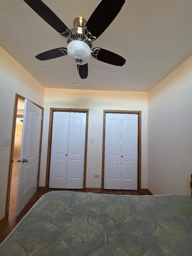 Building Photo - 2843 S Archer Ave