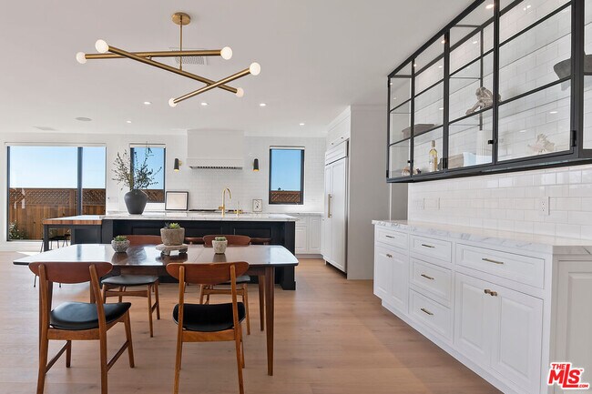 Building Photo - 3616 Shoreheights Dr