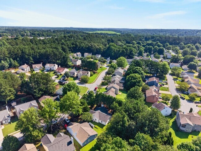 Building Photo - 2558 Candlewood Way