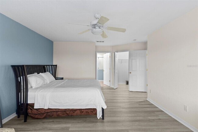 Building Photo - 215 Gleneagles Dr