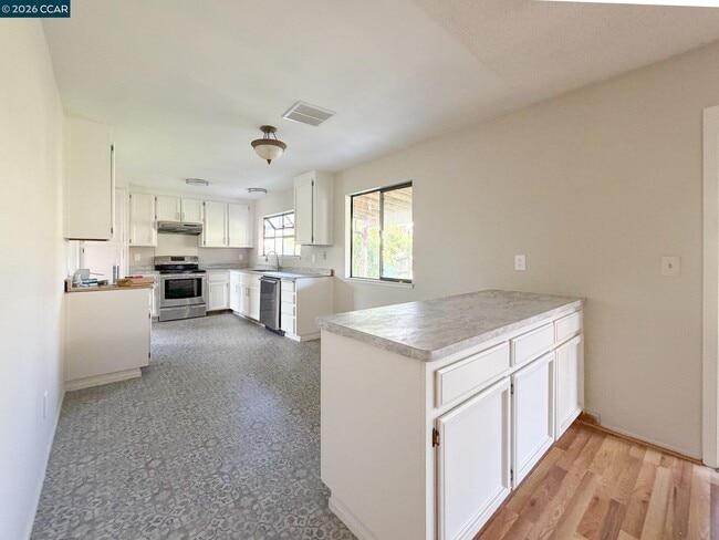 Building Photo - 118 Meadowlark Way