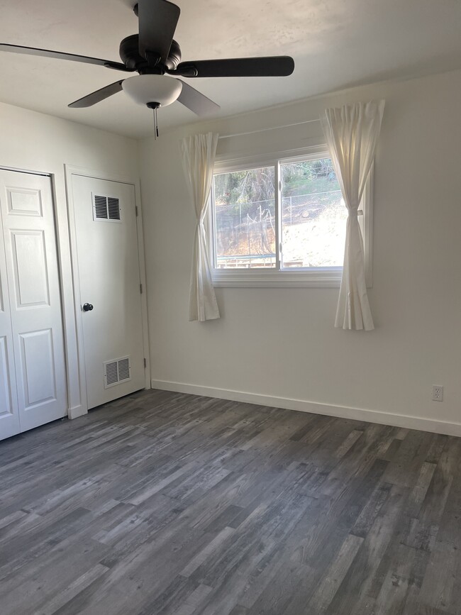 Building Photo - 9074 Paradise Park Dr