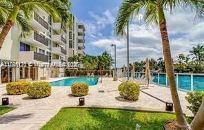 Building Photo - 9800 W Bay Harbor Dr