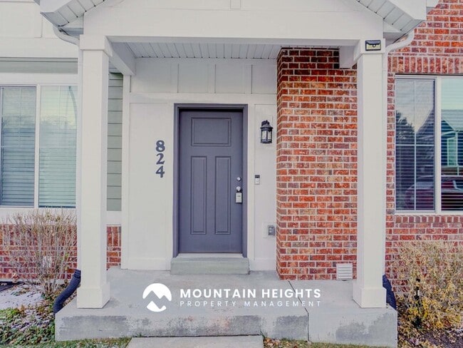 Building Photo - 824 Newfield Dr