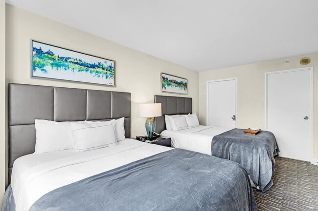 Building Photo - 2670 E Sunrise Blvd