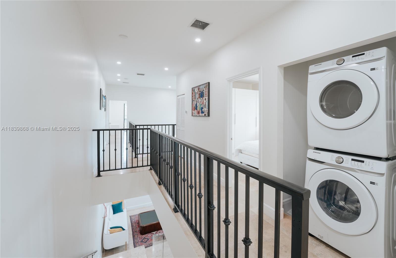 Building Photo - 2766 SW 33rd Ave