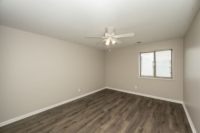 Building Photo - Two Bedroom, 2 Bath Creve Coeur Condo