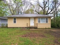 Building Photo - Fresh, Updated 3 bed, 1 bath Ranch ***PET FRIENDLY***