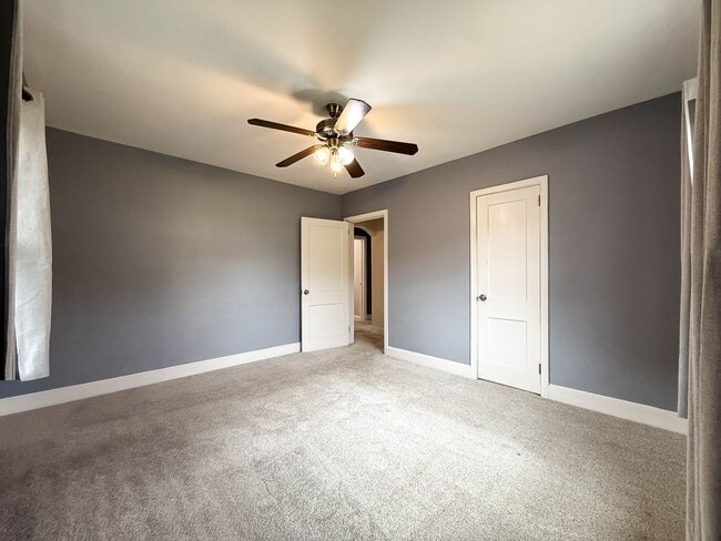 Building Photo - 2515 Camille Dr