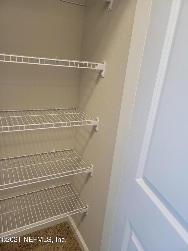 Building Photo - 334 Pine Bluff Dr