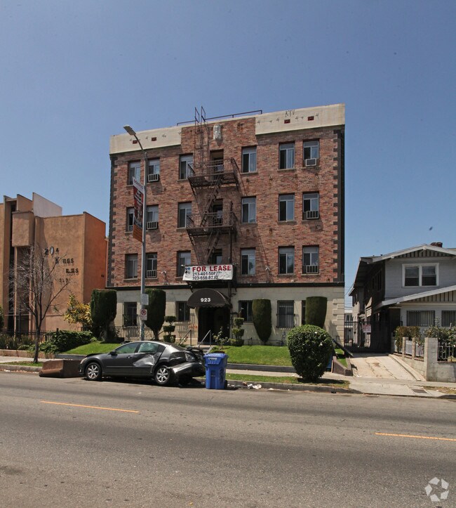 Building Photo - 923 Irolo St