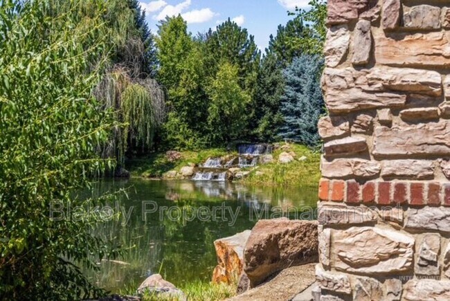 Building Photo - Baxter Way, 319 N.