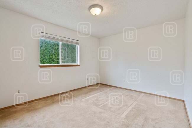Building Photo - 23713 E Maxwell Ave