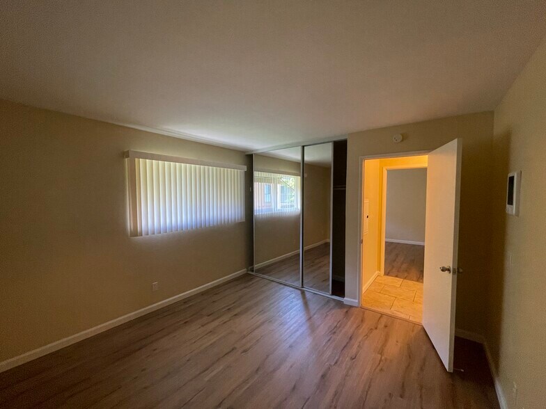 Master bedroom - 6911 Alvarado Rd