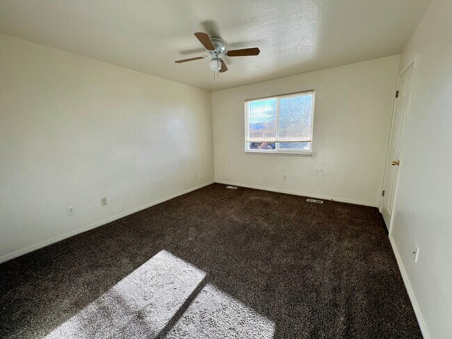 Building Photo - Kaysville #2