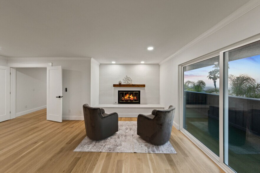 Building Photo - 4367 Summit Dr