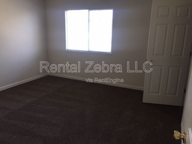 Building Photo - 936 W 13th St