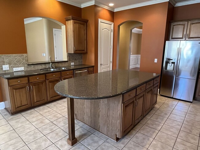 Building Photo - Stunning 6 Bedroom home in South Charlotte...