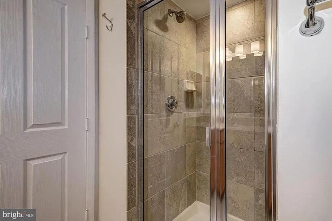 Building Photo - 1220 N Fillmore St