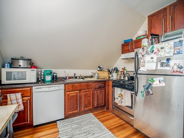 Building Photo - 777 Columbia Rd