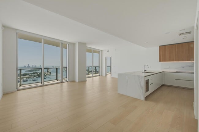 Building Photo - 1400 Biscayne Blvd
