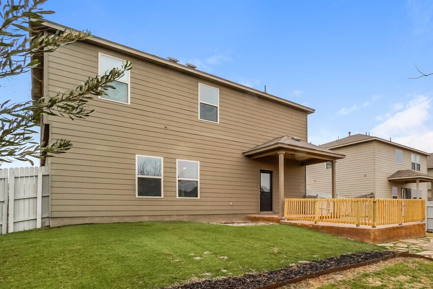 Building Photo - 640 Community Dr