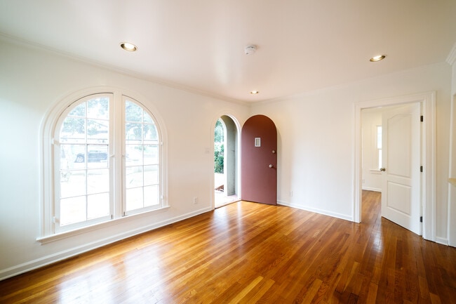 Building Photo - 3318 Madera Ave