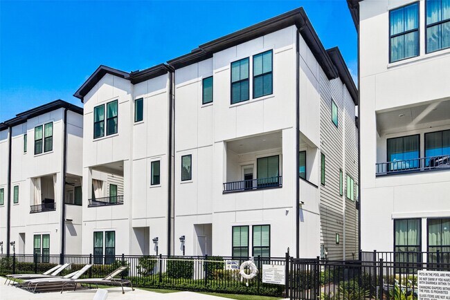 Building Photo - 2812 Grand Fountains Dr
