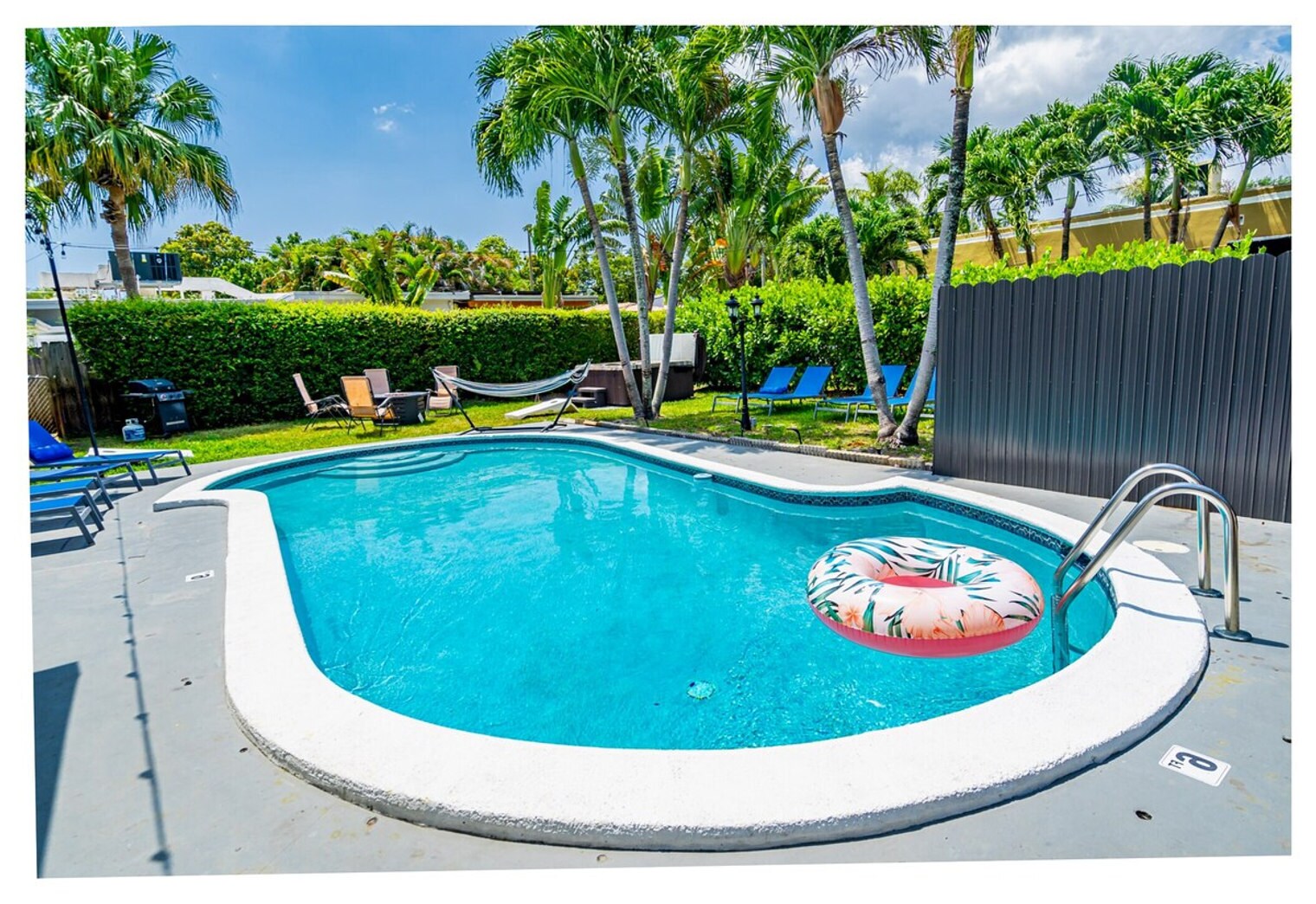 Building Photo - 425 NE 105th St