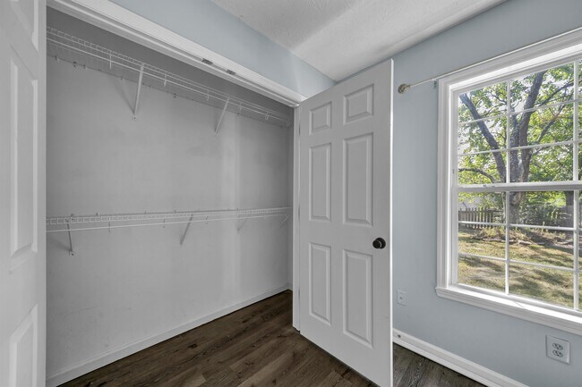 Building Photo - 1201 Red Stone Dr