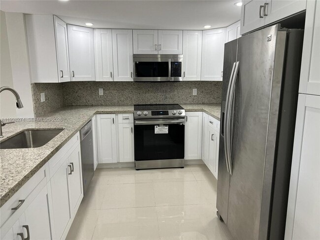 Building Photo - 1331 SW 124th Ct