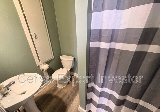 Building Photo - 3731 Webster St