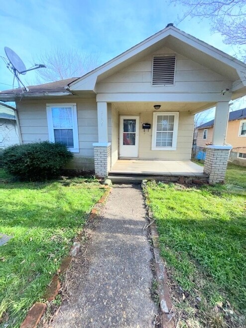 Building Photo - 912 W Scott Ave