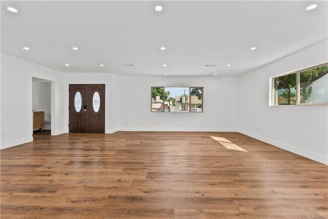 Building Photo - 7419 Gloria Ave