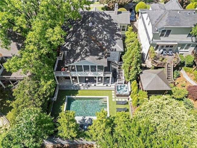 Building Photo - 663 Yorkshire Rd NE