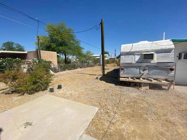 Building Photo - Unique and Spacious home