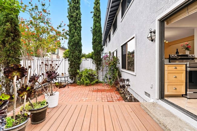 Building Photo - 8246 Caminito Modena