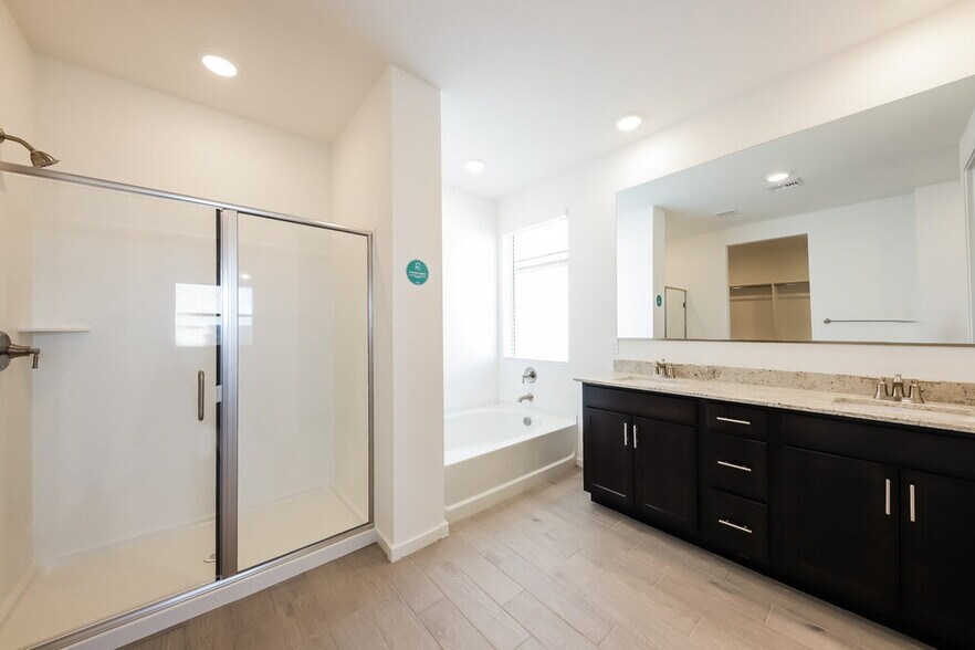 Building Photo - 20192 W Palo Verde Dr