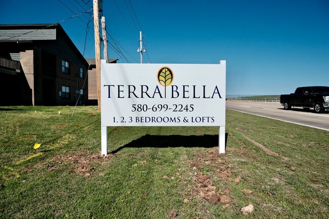 Building Photo - 4005 NW Ozmun Ave
