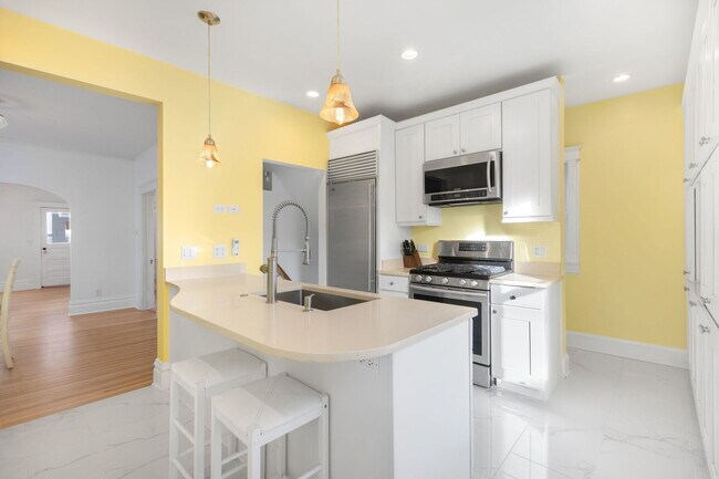 Building Photo - 331 Granby Rd