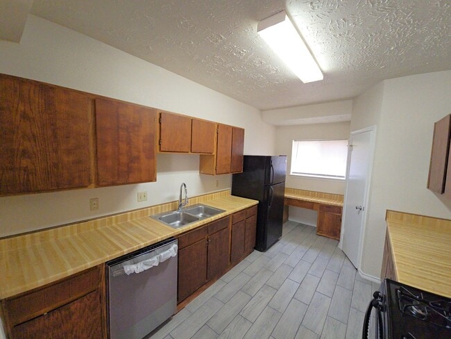 Building Photo - 3930 Mohlerbruk Dr