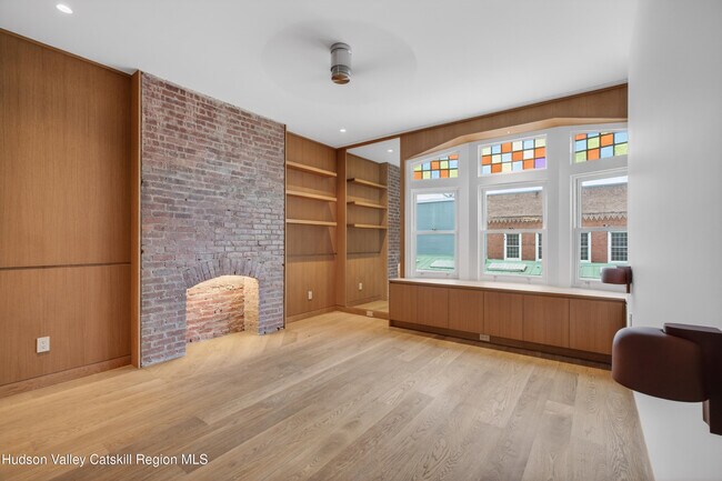 Building Photo - 316 Wall St