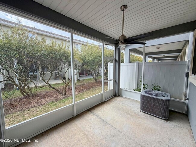 Building Photo - 8880 Grassy Bluff Dr