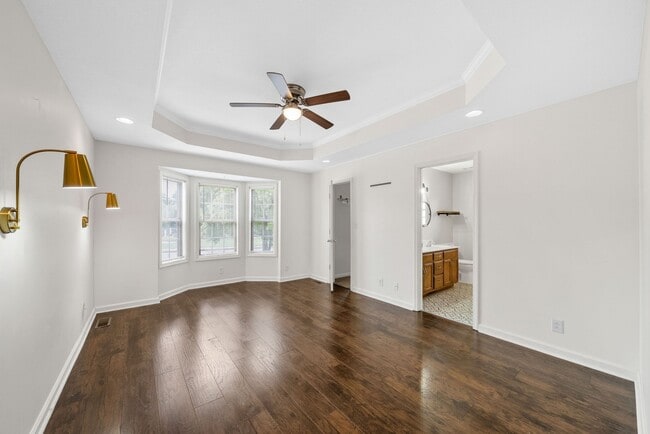 Building Photo - 1021 Glenhurst Way